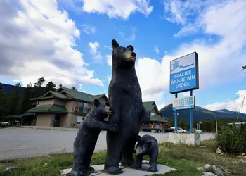 Glacier Mountain Lodge hotel thumbnail 6