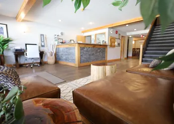 Glacier Mountain Lodge hotel thumbnail 8