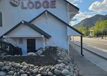 H & H Motor Lodge hotel thumbnail 7