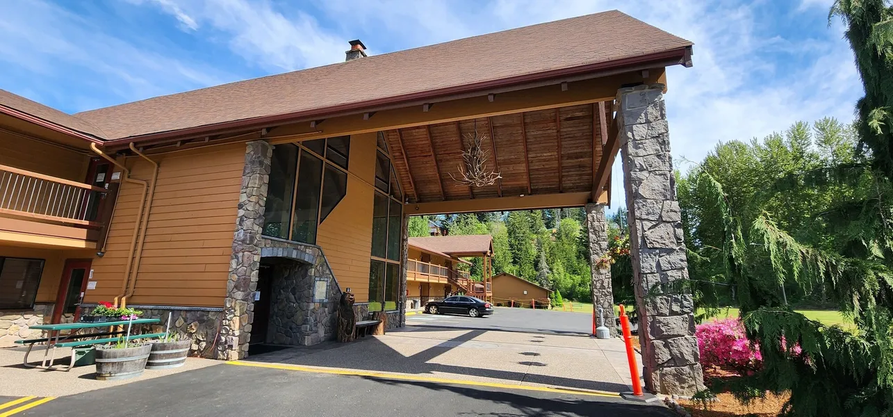 Cowlitz River Lodge hotel detail image 2