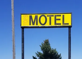 Tops Motel hotel thumbnail 2