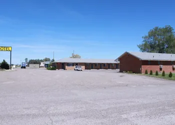 Tops Motel hotel thumbnail 6