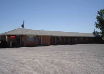Tops Motel hotel thumbnail 7
