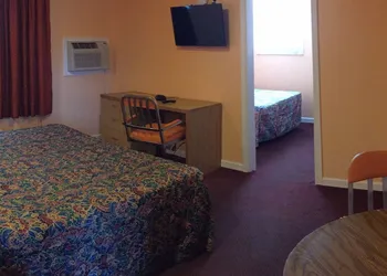 Travel Lite Motel hotel thumbnail 5