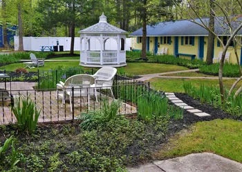 Meris Gardens Bethany hotel thumbnail 4