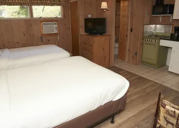 Belknap Point Inn hotel thumbnail 6