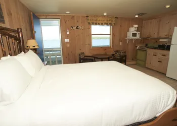 Belknap Point Inn hotel thumbnail 7