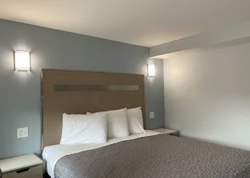 Holly Hill Motel hotel thumbnail 5