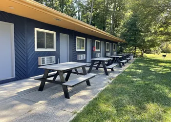 Lake Bluff Inn and Suites hotel thumbnail 5
