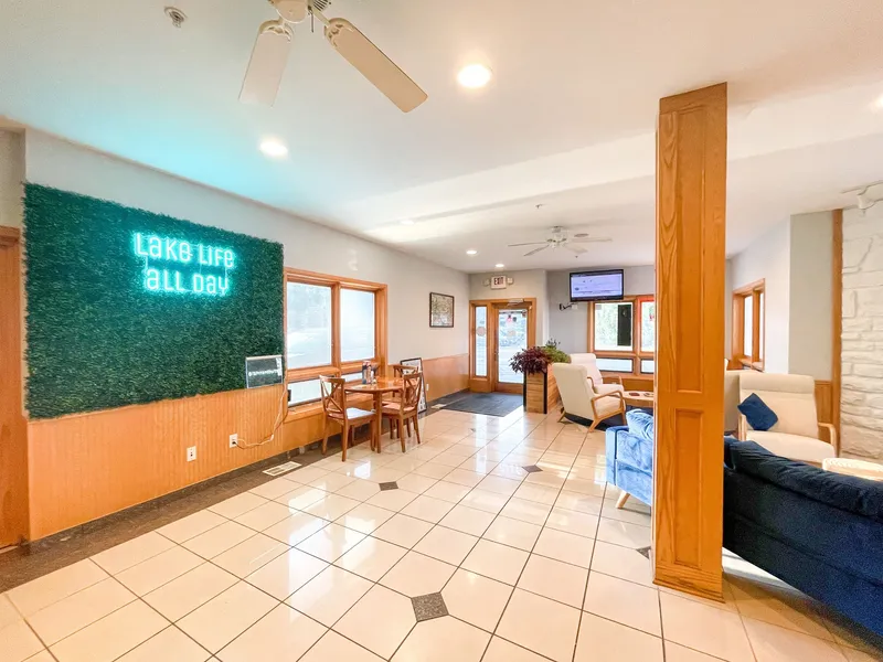 Lake Bluff Inn and Suites hotel detail image 6
