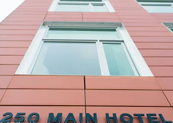250 Main Hotel hotel thumbnail 2