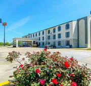 Quality Inn & Suites Near Tanger Outlet Mall hotel detail image 3