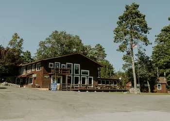 Silver Rapids Lodge hotel thumbnail 6