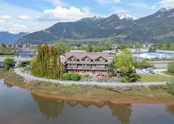 Squamish Adventure Inn hotel thumbnail 3