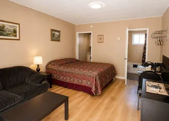 Overlander Motel hotel thumbnail 8