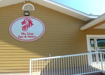 The Lion Inn & Suites hotel thumbnail 2