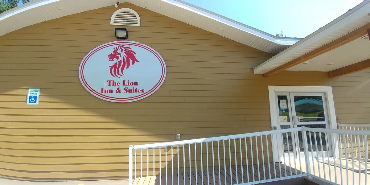 The Lion Inn & Suites hotel detail image 2