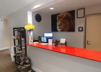 The Lion Inn & Suites hotel thumbnail 6