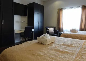 The Lion Inn & Suites hotel thumbnail 8