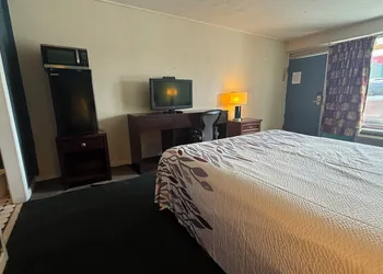Budget Inn hotel thumbnail 6
