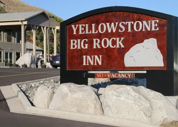 Yellowstone Big Rock Inn hotel thumbnail 8