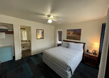 Surf & Sand Inn hotel thumbnail 7