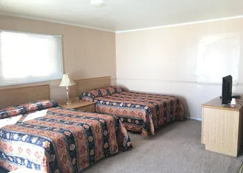 Bluebird Motel hotel thumbnail 5