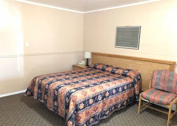 Bluebird Motel hotel thumbnail 8