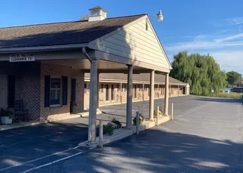 Country Squire Inn and Suites hotel thumbnail 2