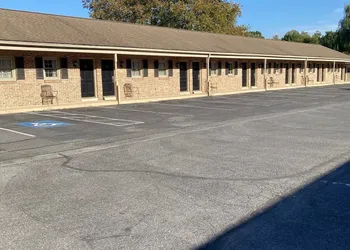 Country Squire Inn and Suites hotel thumbnail 8