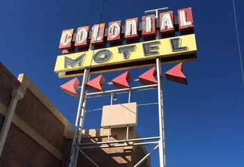 Colonial Motel hotel thumbnail 6