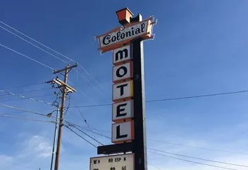 Colonial Motel hotel thumbnail 2