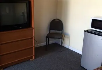 Colonial Motel hotel thumbnail 4