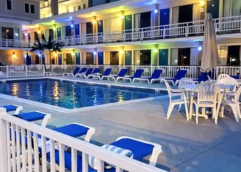 Beach Colony Motel hotel thumbnail 3