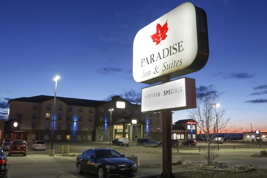 Paradise Inn & Suites Valleyview hotel detail image 2