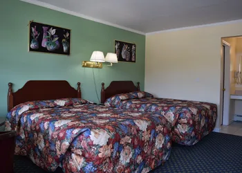 Top Hill Motel hotel thumbnail 2