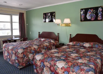 Top Hill Motel hotel thumbnail 3