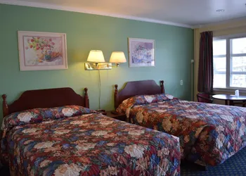 Top Hill Motel hotel thumbnail 5