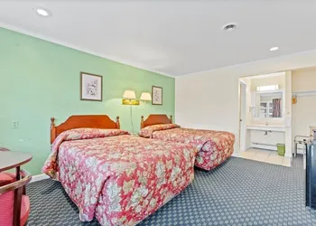 Top Hill Motel hotel thumbnail 6