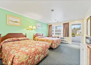 Top Hill Motel hotel thumbnail 7