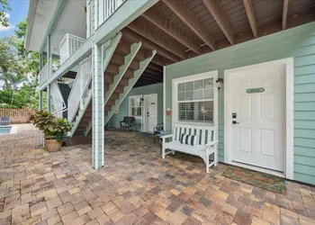 Seaglass Inn hotel thumbnail 2
