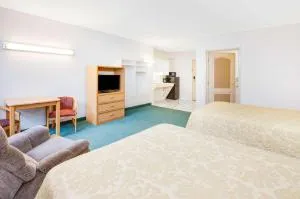 Super 8 by Wyndham Brooklyn hotel thumbnail 2