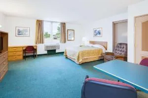 Super 8 by Wyndham Brooklyn hotel thumbnail 5
