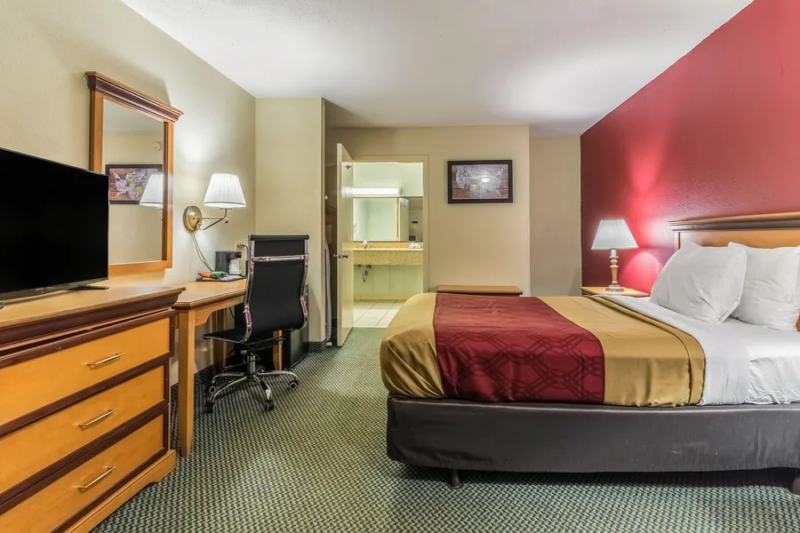 Econo Lodge Whiteville hotel detail image 6