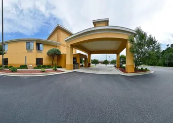 Quality Inn Warsaw I-40 hotel thumbnail 2