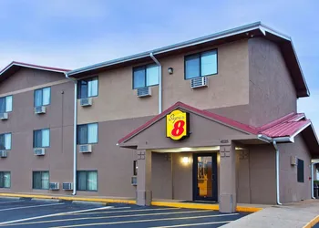 Super 8 by Wyndham Tuscaloosa hotel thumbnail 4
