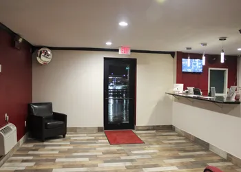 Super 8 by Wyndham Tuscaloosa hotel thumbnail 8