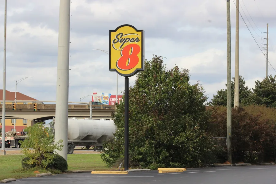 Super 8 by Wyndham Tuscaloosa hotel detail image 2