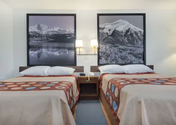 Super 8 by Wyndham Limon hotel thumbnail 8
