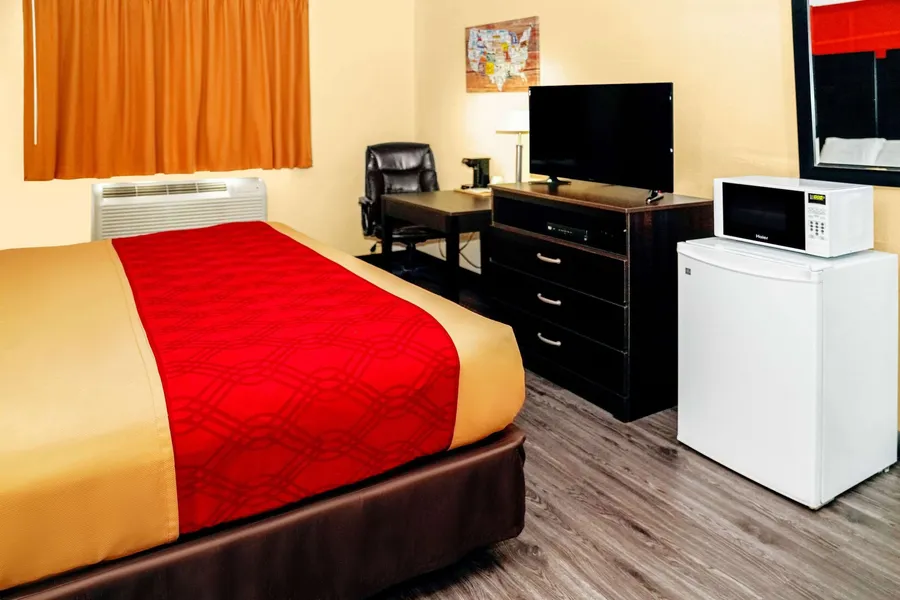 Econo Lodge Rome South hotel detail image 6